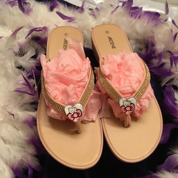 ADORABLE glass puff heart flip flops with added hello kitty details💖 - Picture 9 of 9